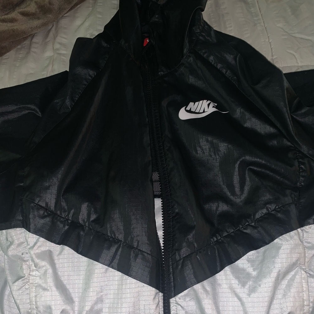 nike windbreaker